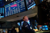 Giới đầu tư vội vã bán cổ phiếu sau phát biểu của chủ tịch Fed